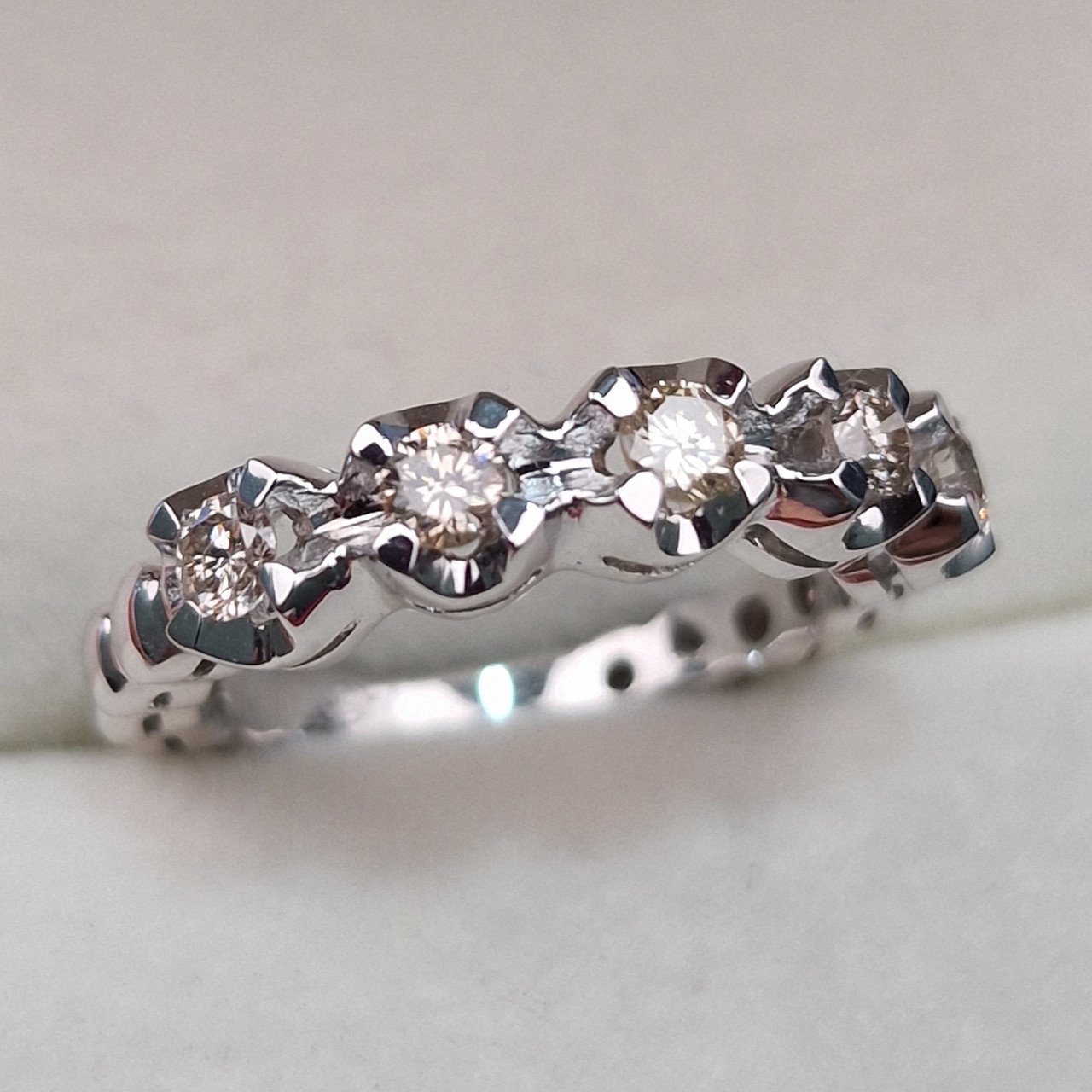 Кольцо Deimantas 104732227 15,5р 3,59гр 0,26ct. купить,NaN