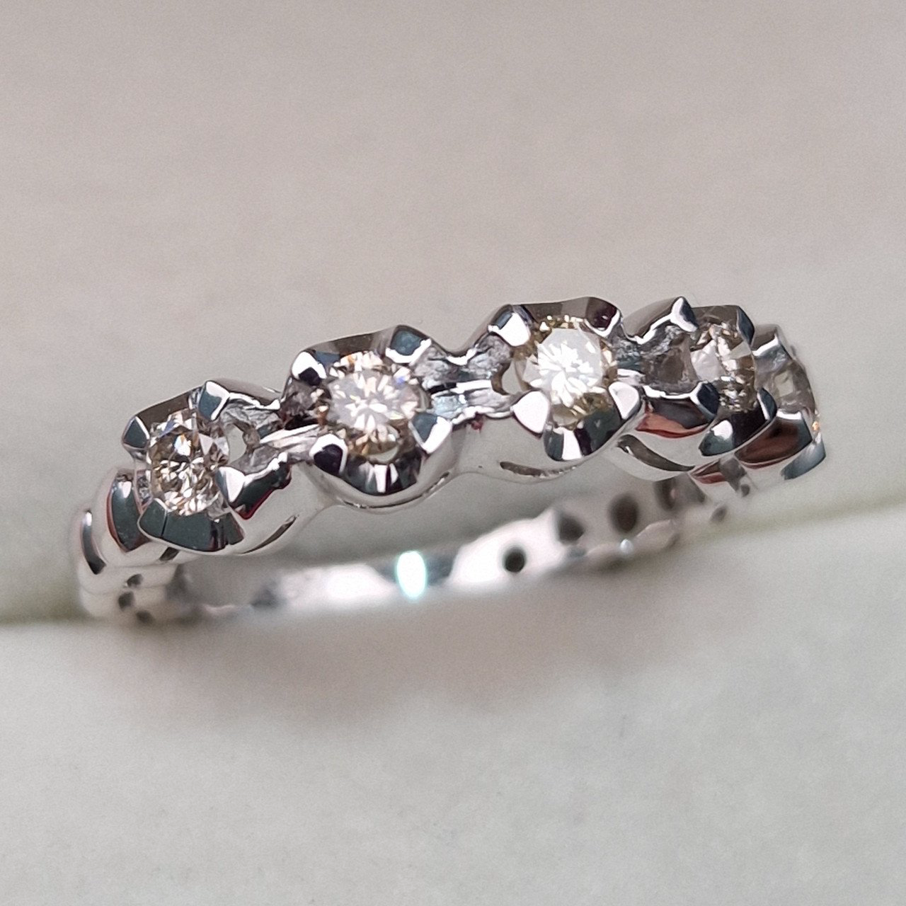 Кольцо Deimantas 104732227 15,5р 3,59гр 0,26ct. купить,NaN
