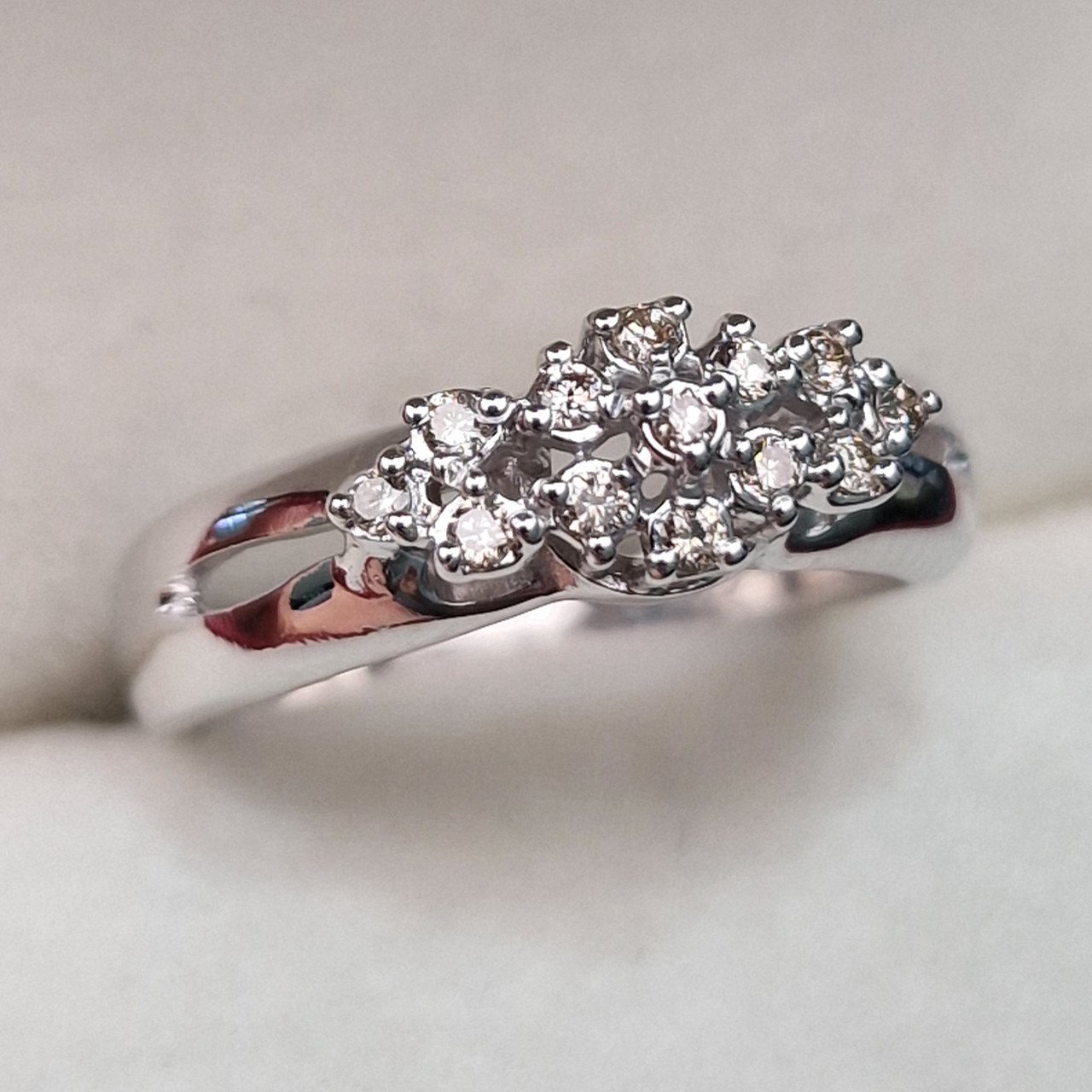 Кольцо Deimantas 104732220 17р 3,69гр 0,17ct. купить,NaN