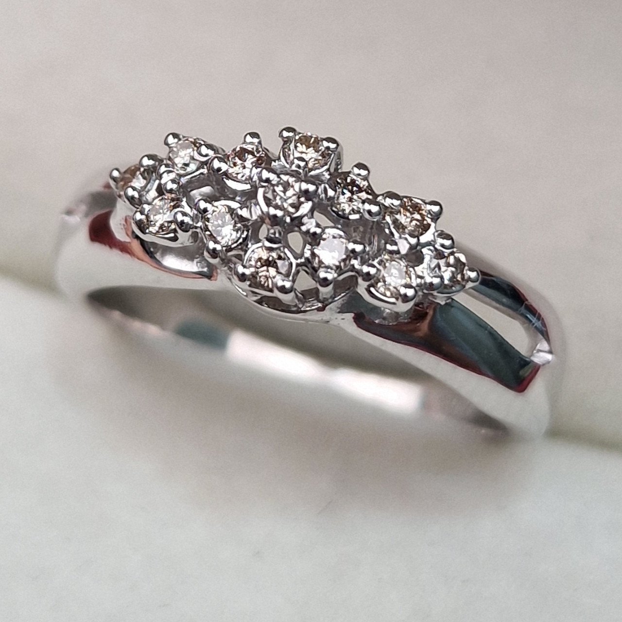 Кольцо Deimantas 104732220 17р 3,69гр 0,17ct. купить,NaN