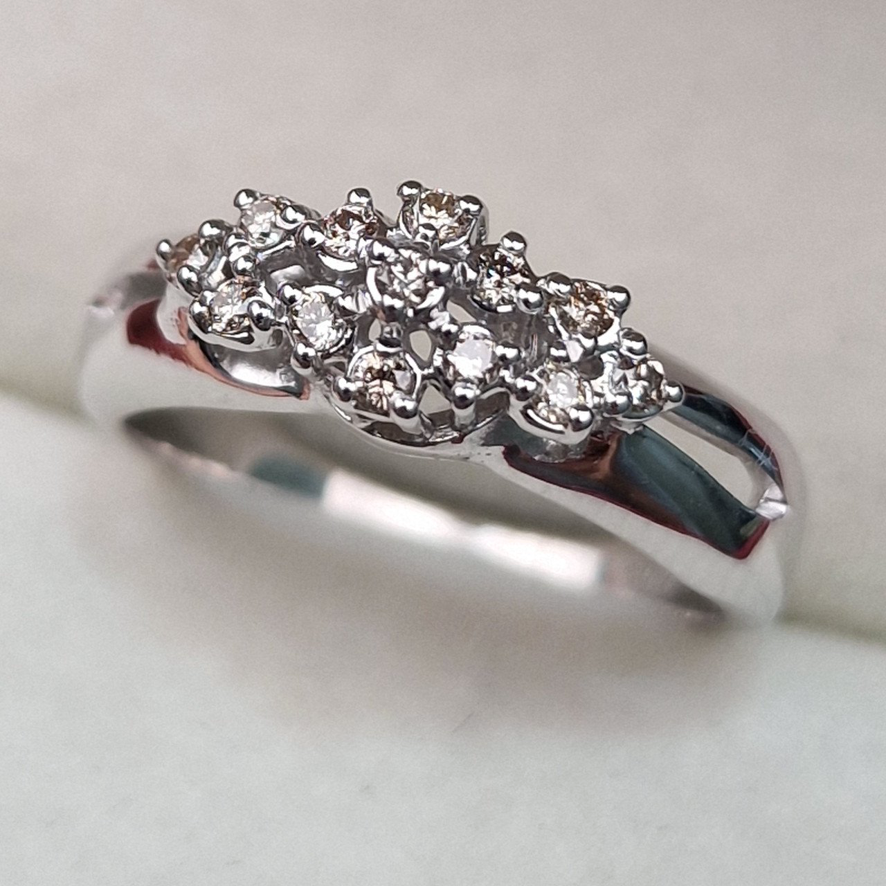 Кольцо Deimantas 104732220 17р 3,69гр 0,17ct. купить,NaN