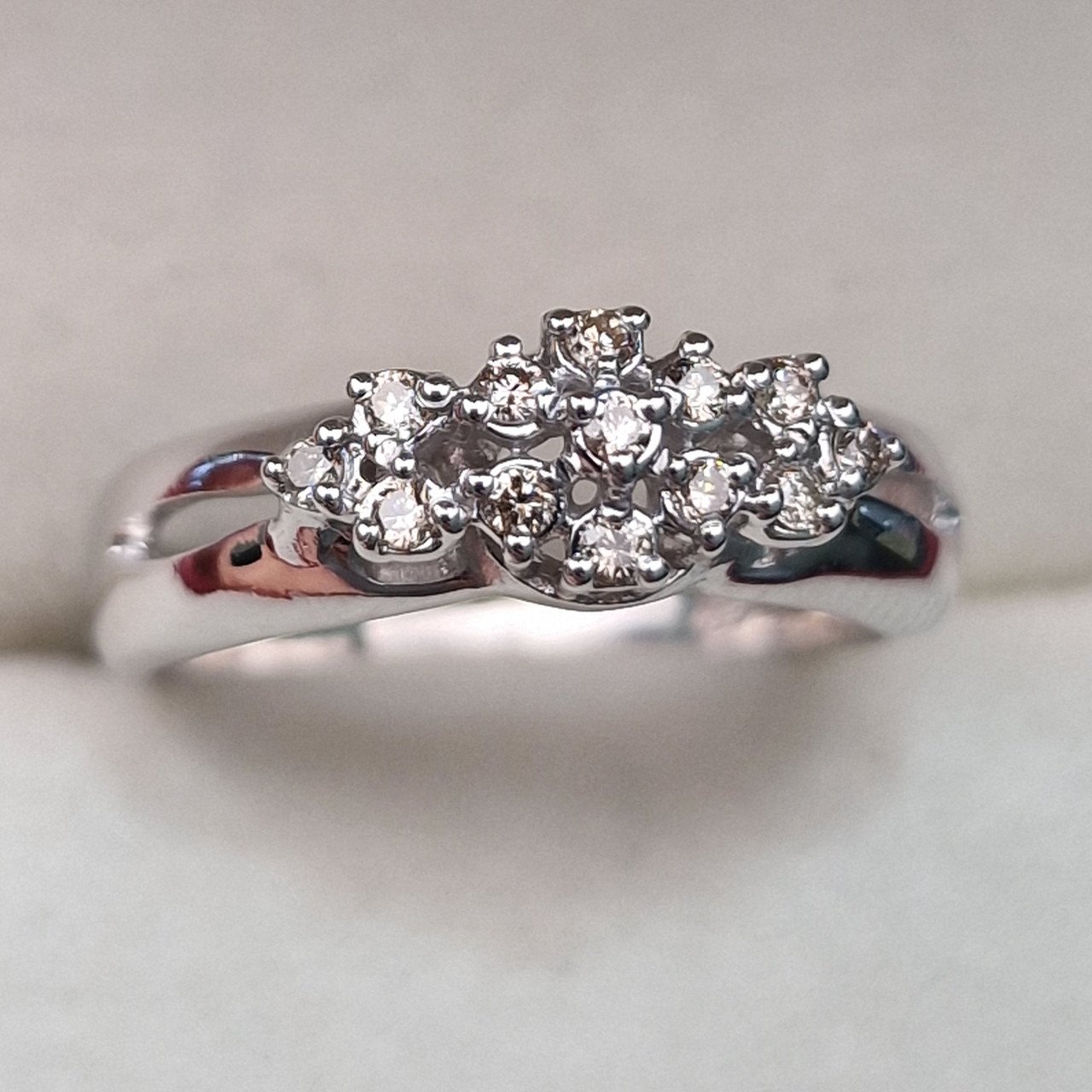 Кольцо Deimantas 104732220 17р 3,69гр 0,17ct. купить,NaN