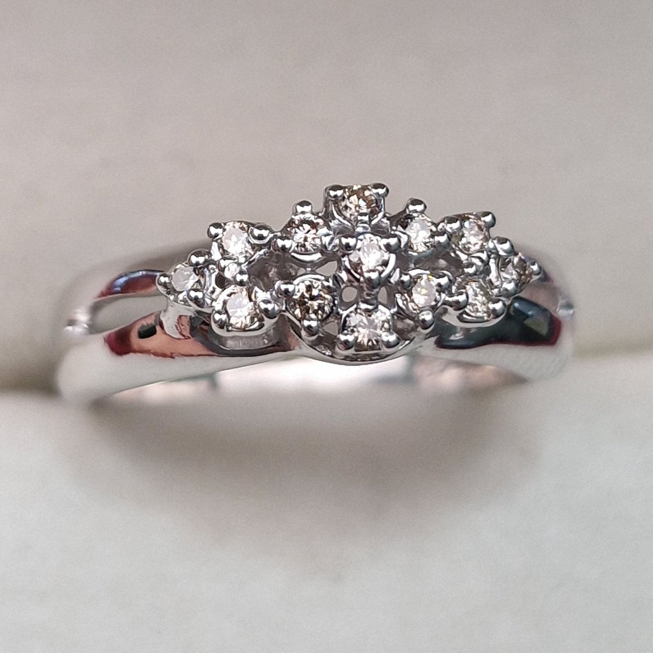 Кольцо Deimantas 104732220 17р 3,69гр 0,17ct. купить,NaN