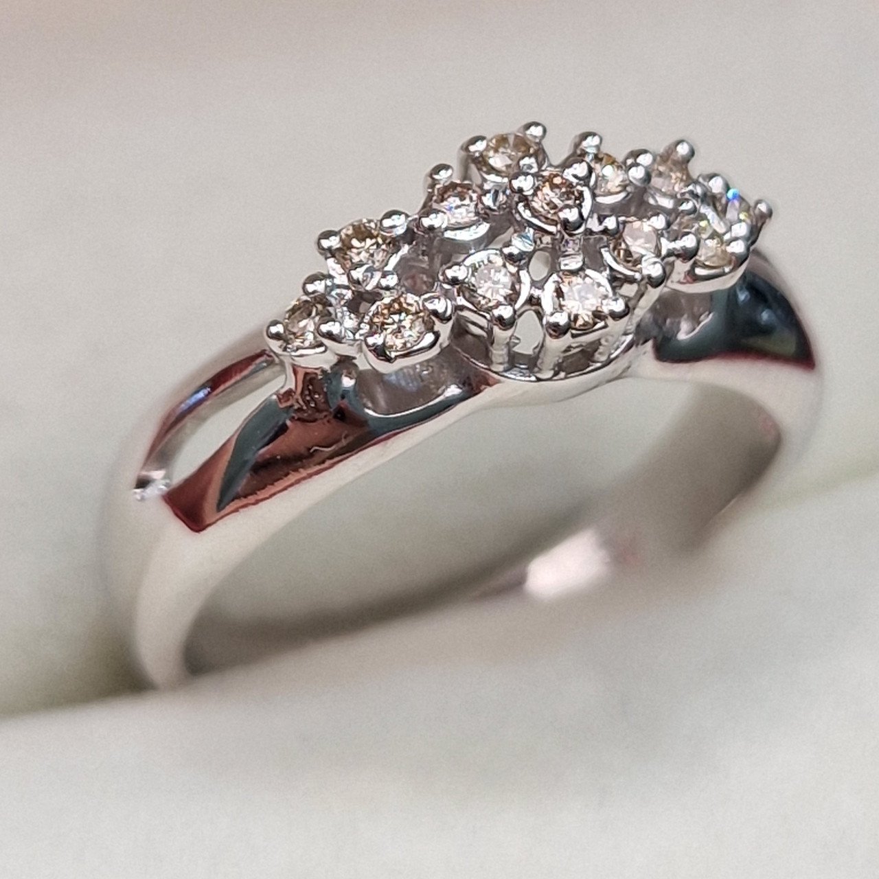 Кольцо Deimantas 104732220 17р 3,69гр 0,17ct. купить,NaN