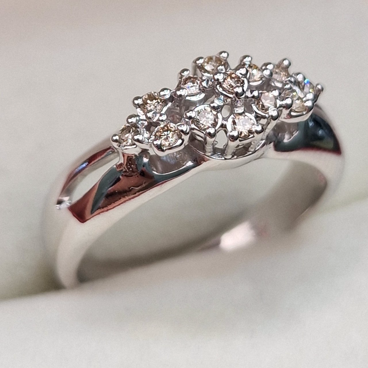 Кольцо Deimantas 104732220 17р 3,69гр 0,17ct. купить,NaN