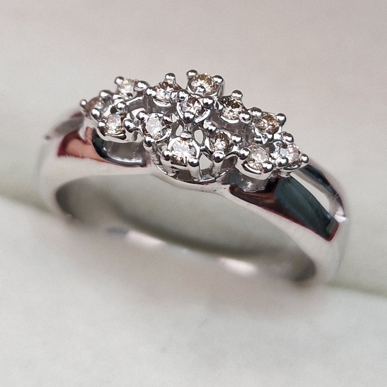 Кольцо Deimantas 104732220 17р 3,69гр 0,17ct. купить,NaN
