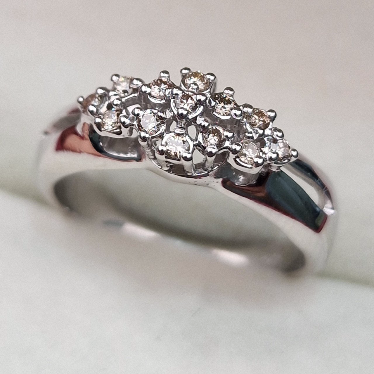 Кольцо Deimantas 104732220 17р 3,69гр 0,17ct. купить,NaN