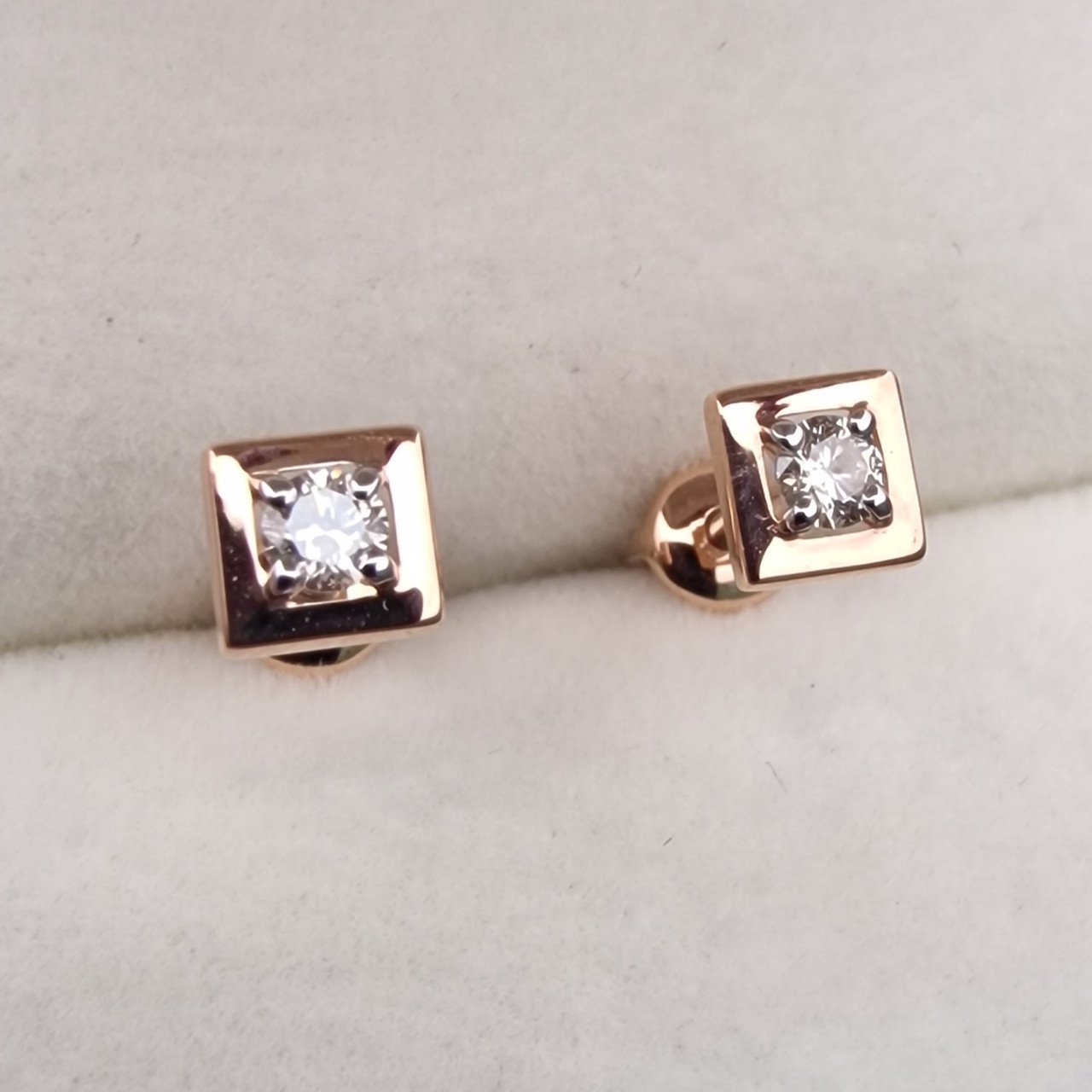 Серьги Deimantas 103383900 1гр 0,16ct. купить,NaN