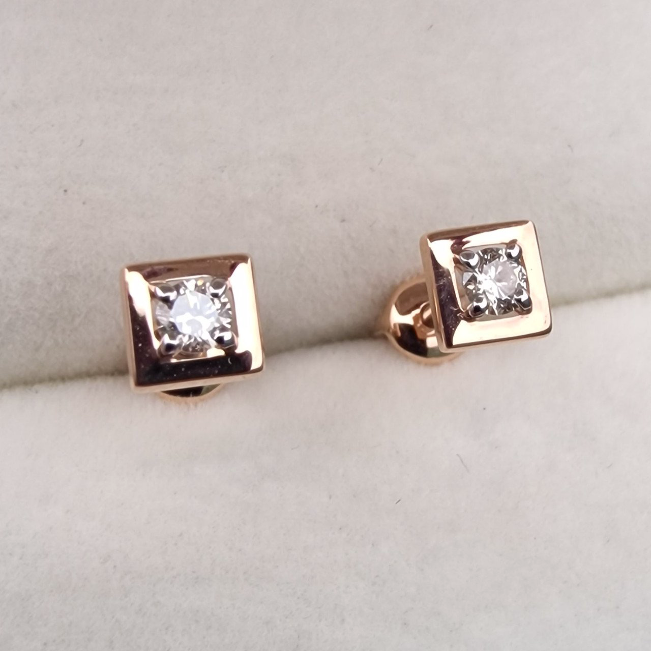 Серьги Deimantas 103383900 1гр 0,16ct. купить,NaN