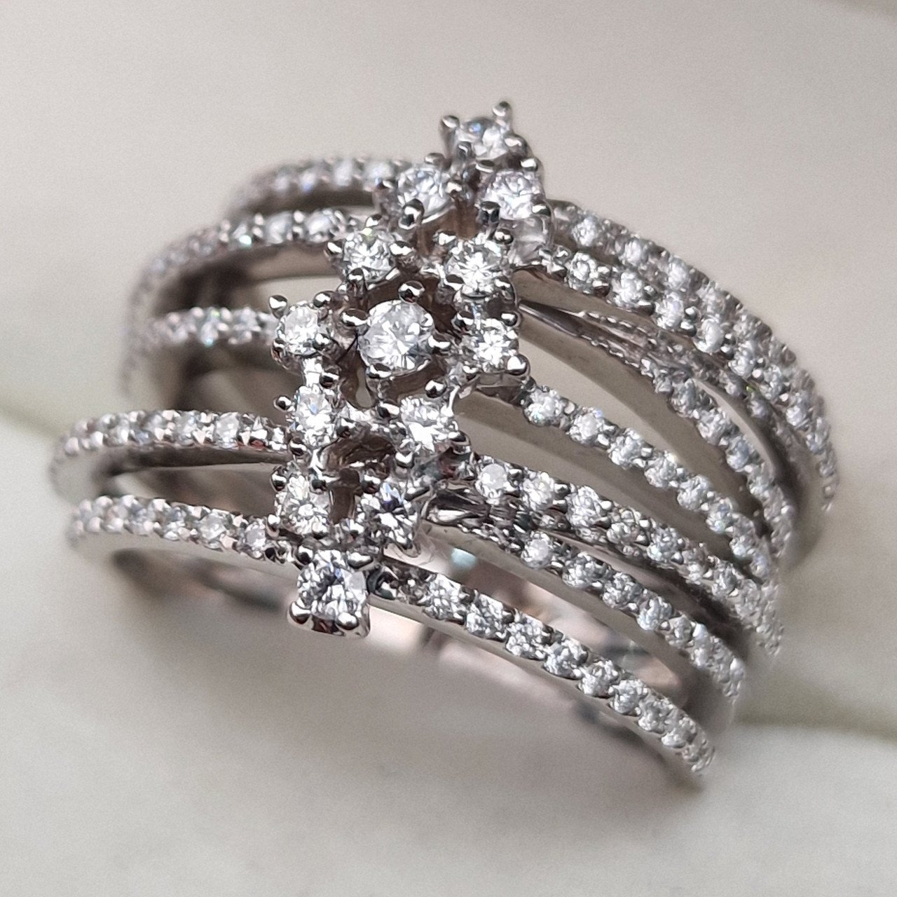 Кольцо Deimantas 105021801 18р 9,62гр 1,03ct. купить,NaN