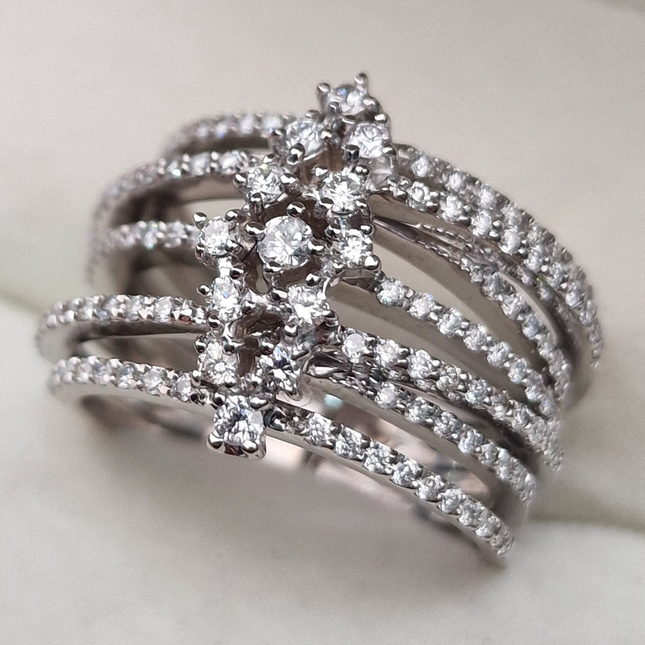 Кольцо Deimantas 105021801 18р 9,62гр 1,03ct. купить,NaN