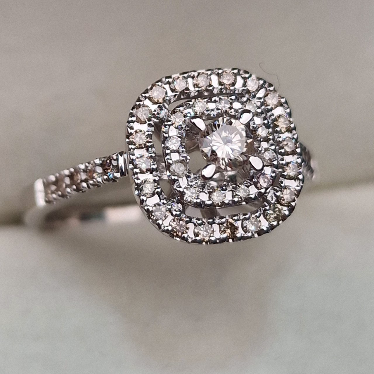 Кольцо Deimantas 104732284 17,5р 3,83гр 0,513ct. купить,NaN