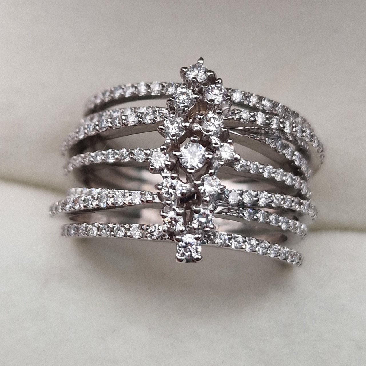 Кольцо Deimantas 105021801 18р 9,62гр 1,03ct. купить,NaN