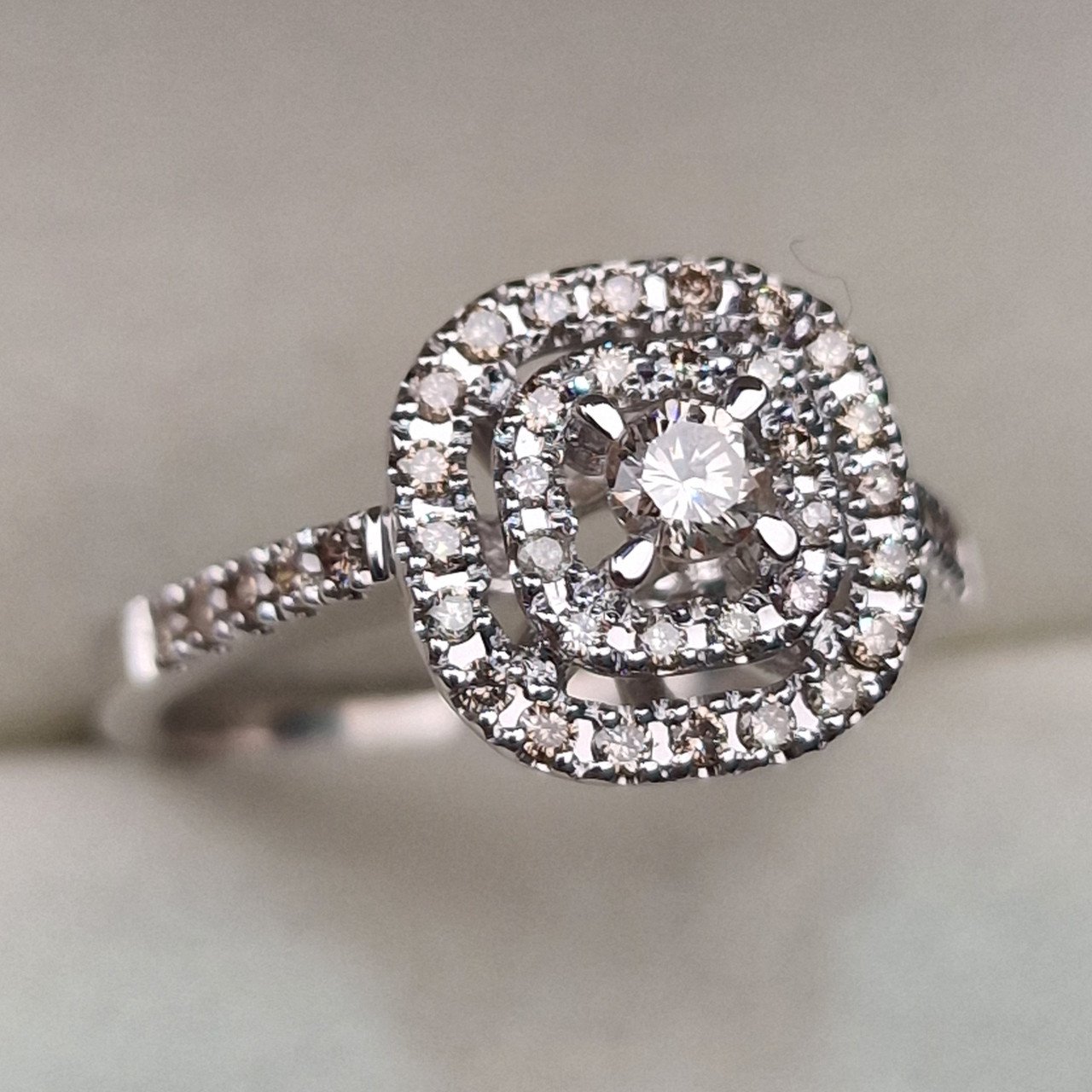 Кольцо Deimantas 104732284 17,5р 3,83гр 0,513ct. купить,NaN