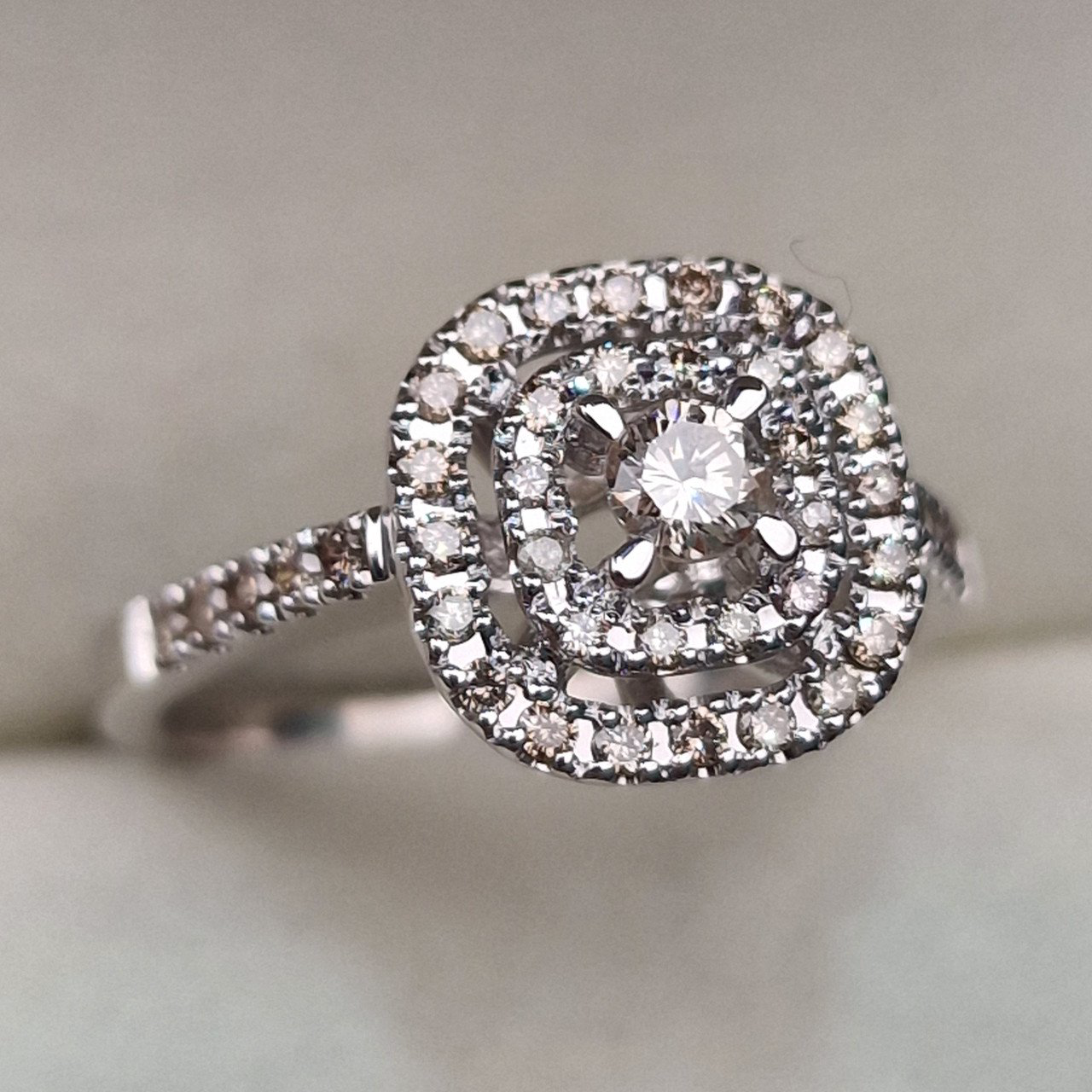 Кольцо Deimantas 104732284 17,5р 3,83гр 0,513ct. купить,NaN