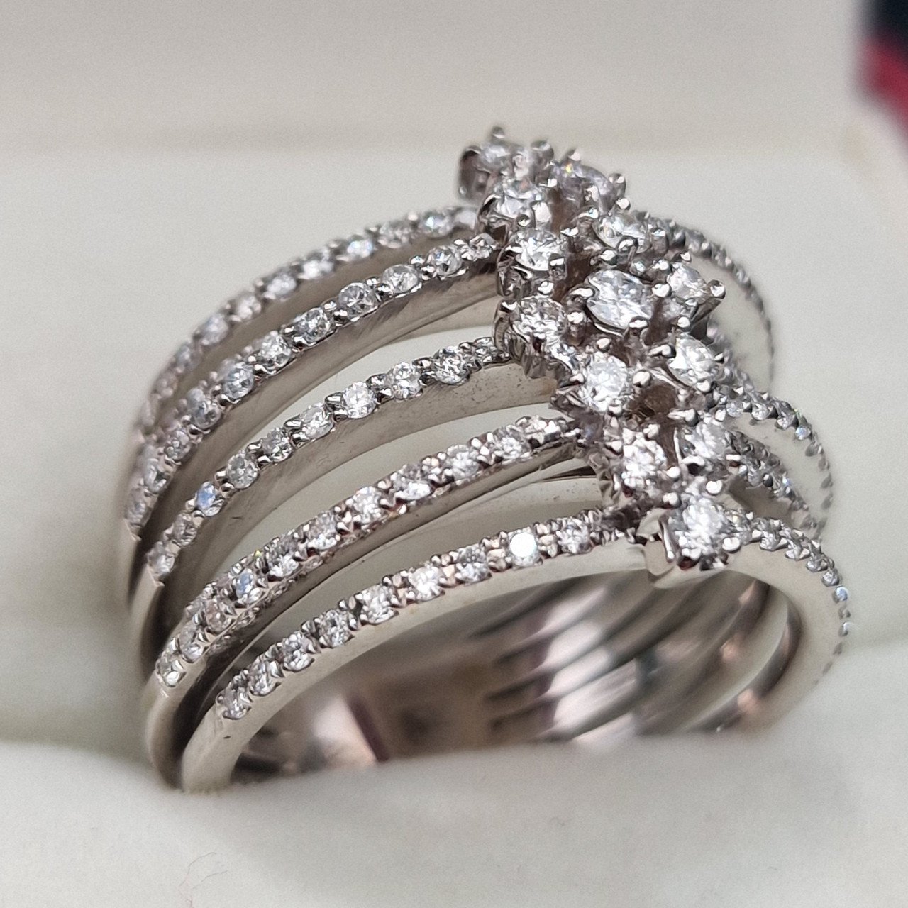 Кольцо Deimantas 105021801 18р 9,62гр 1,03ct. купить,NaN