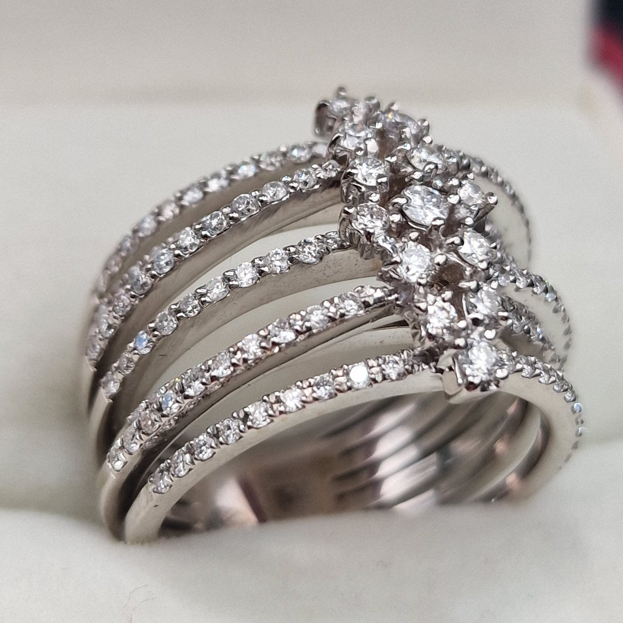 Кольцо Deimantas 105021801 18р 9,62гр 1,03ct. купить,NaN