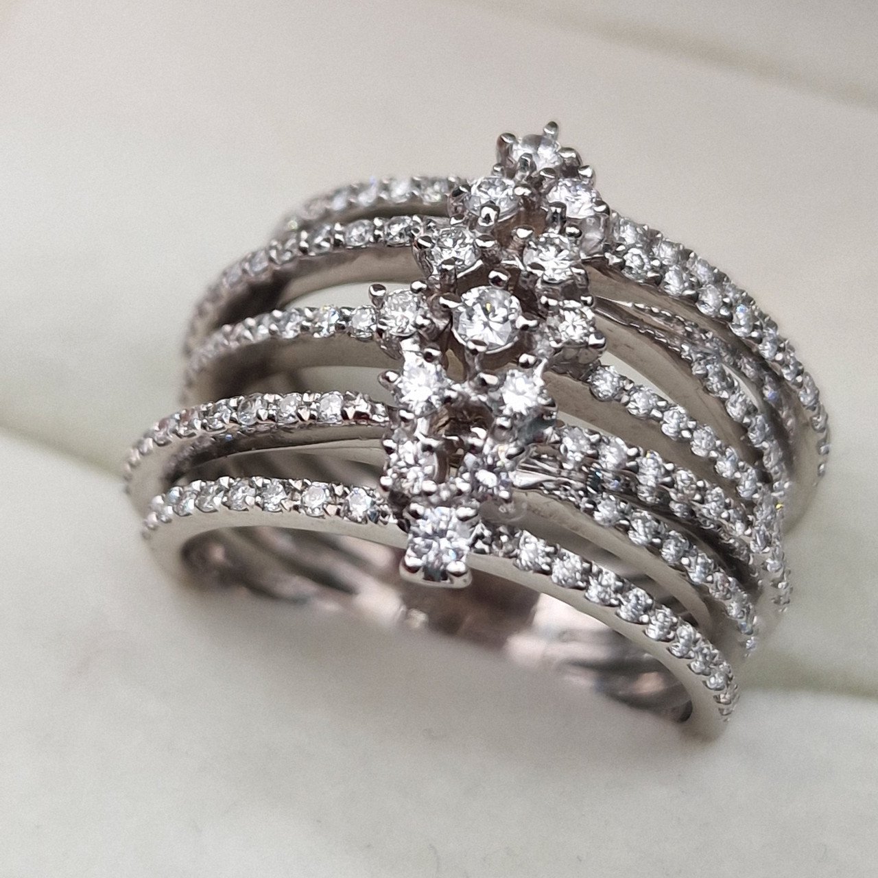 Кольцо Deimantas 105021801 18р 9,62гр 1,03ct. купить,NaN
