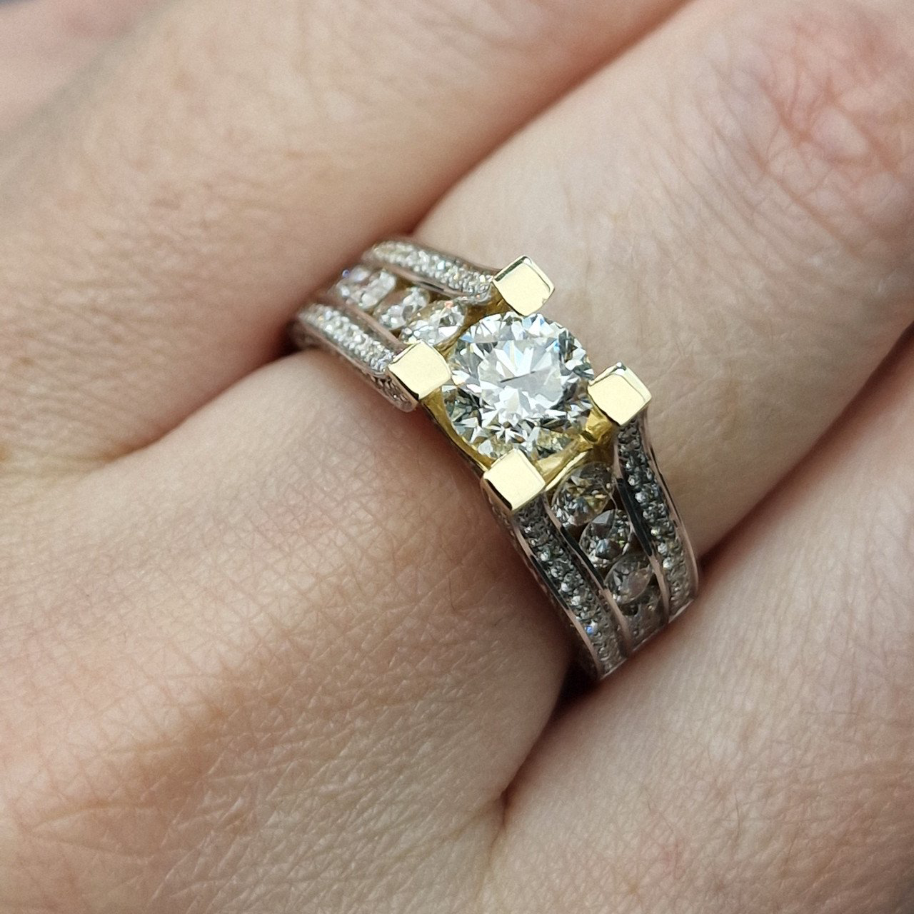Кольцо Deimantas 105021837 18р 9,98гр 2,33ct. купить,NaN
