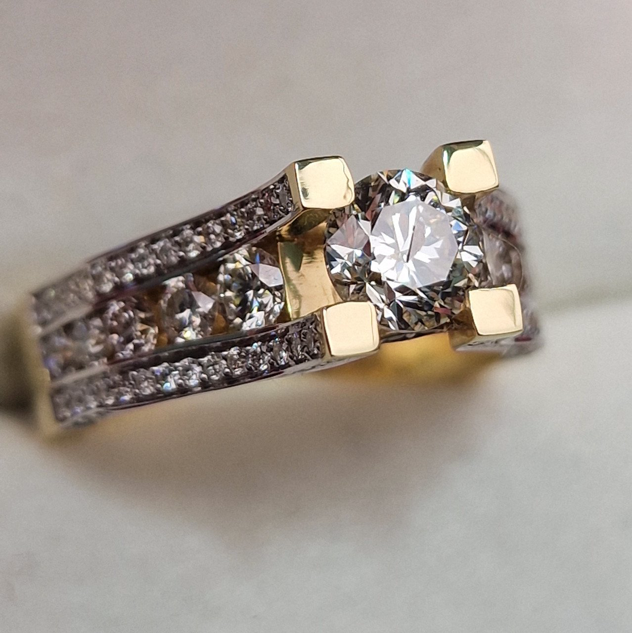 Кольцо Deimantas 105021837 18р 9,98гр 2,33ct. купить,NaN