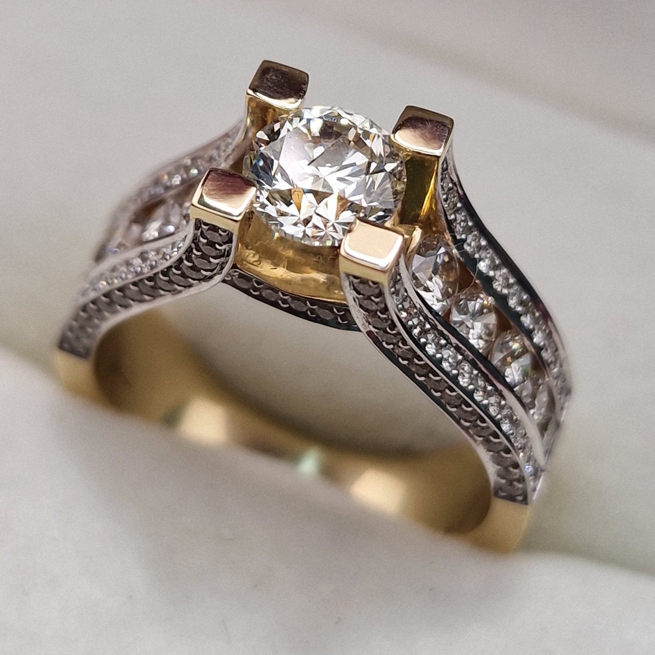 Кольцо Deimantas 105021837 18р 9,98гр 2,33ct. купить,NaN
