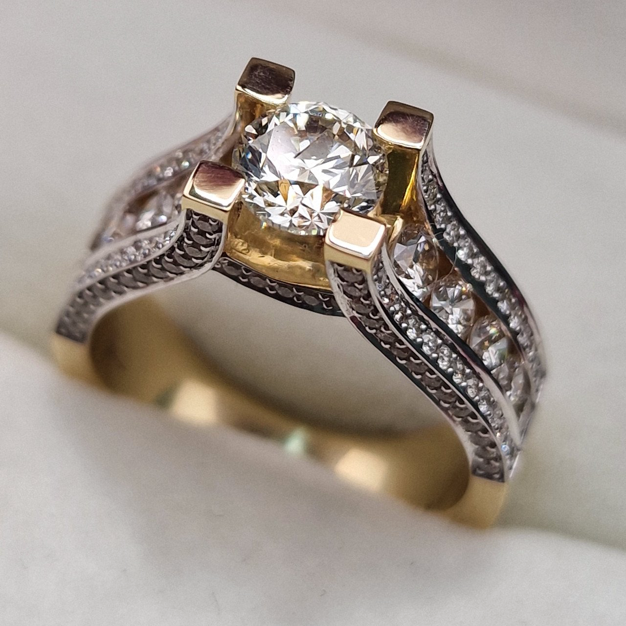 Кольцо Deimantas 105021837 18р 9,98гр 2,33ct. купить,NaN