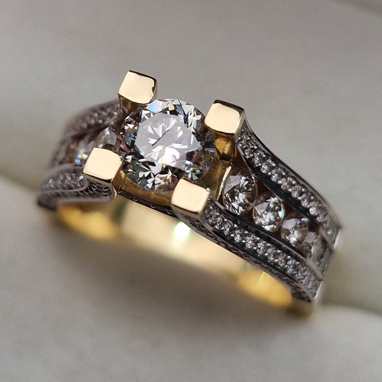 Кольцо Deimantas 105021837 18р 9,98гр 2,33ct. купить,NaN