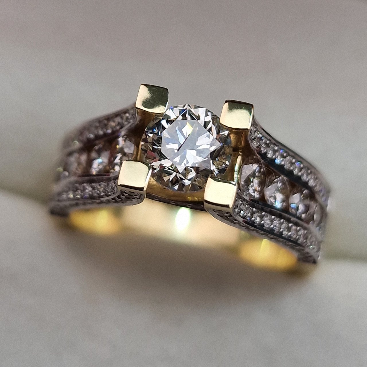 Кольцо Deimantas 105021837 18р 9,98гр 2,33ct. купить,NaN