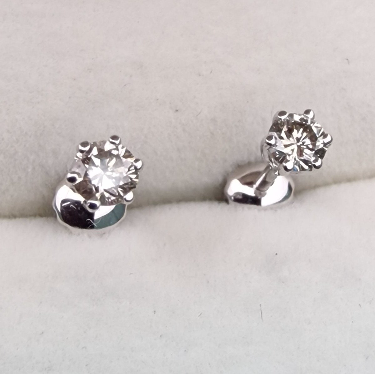 Серьги Deimantas 103384005 0,95гр 0,35ct. купить,NaN