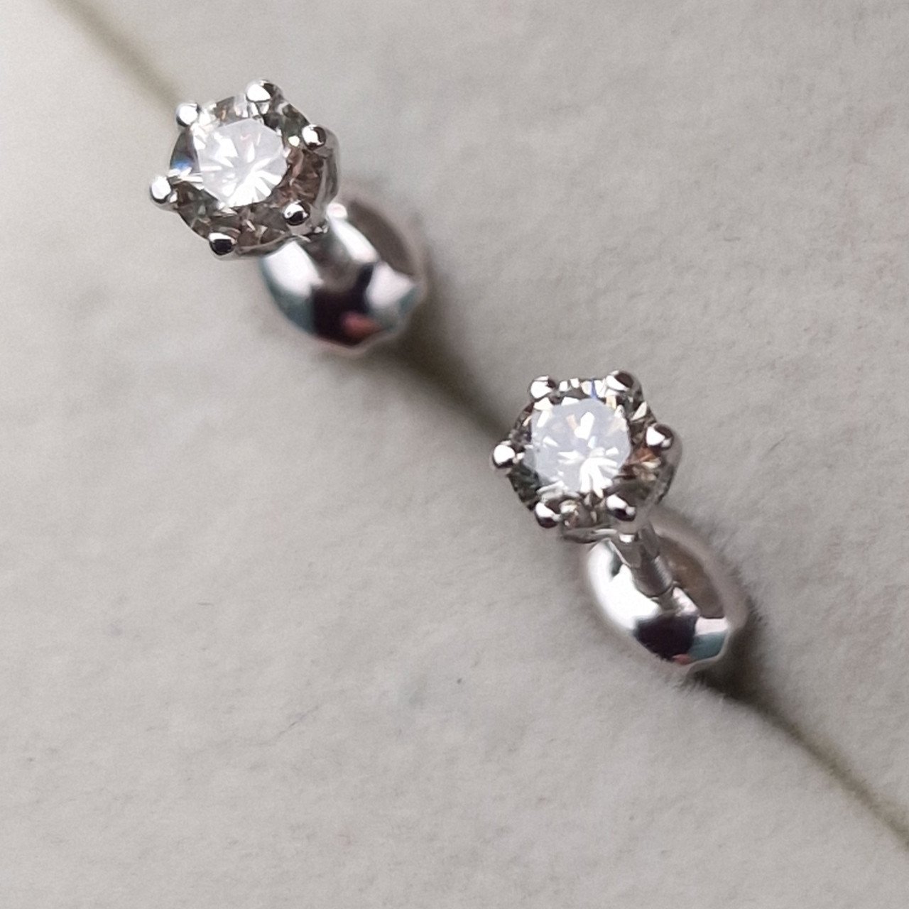 Серьги Deimantas 103384005 0,95гр 0,35ct. купить,NaN