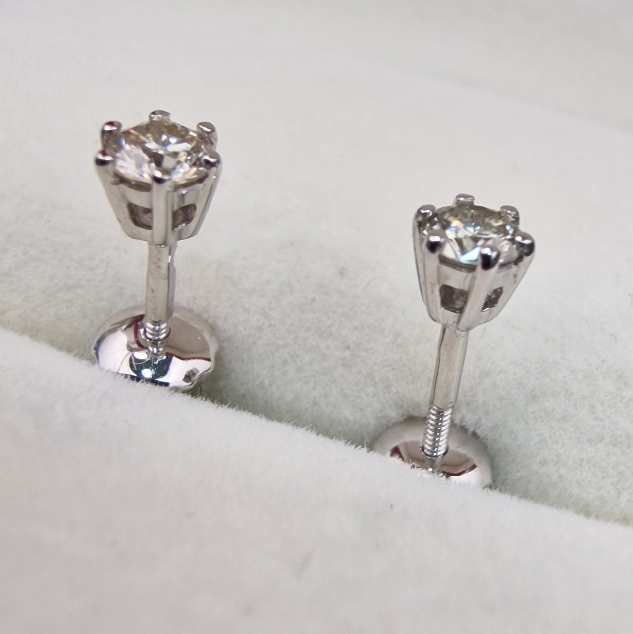Серьги Deimantas 103384005 0,95гр 0,35ct. купить,NaN