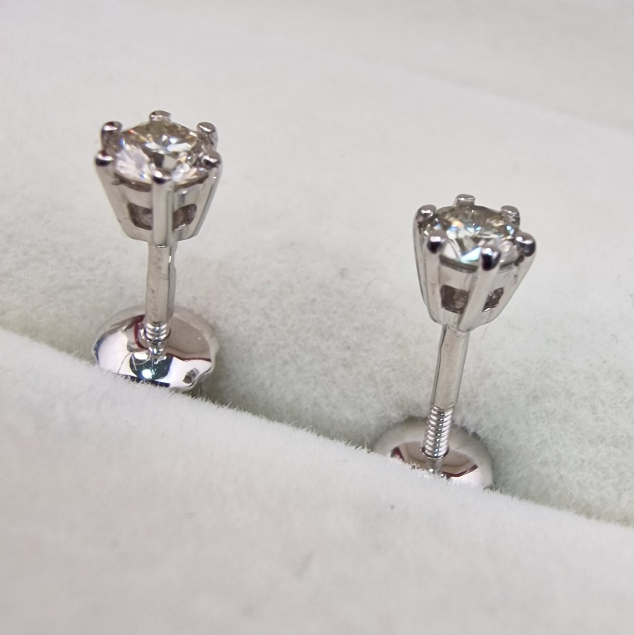 Серьги Deimantas 103384005 0,95гр 0,35ct. купить,NaN
