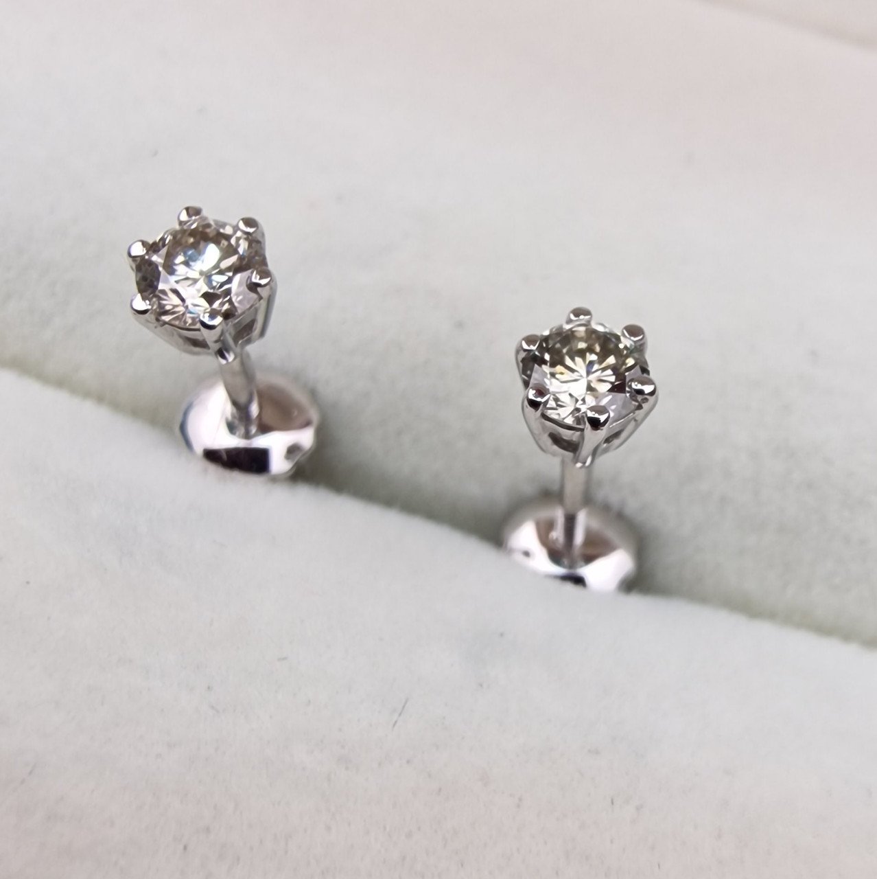 Серьги Deimantas 103384005 0,95гр 0,35ct. купить,NaN