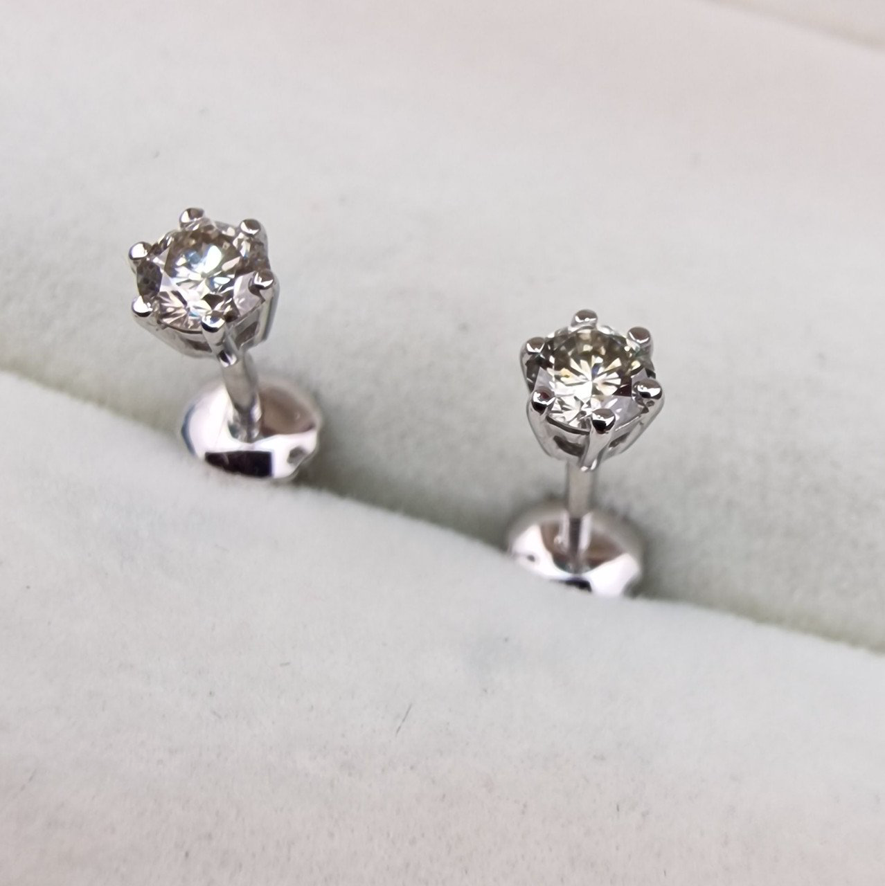 Серьги Deimantas 103384005 0,95гр 0,35ct. купить,NaN