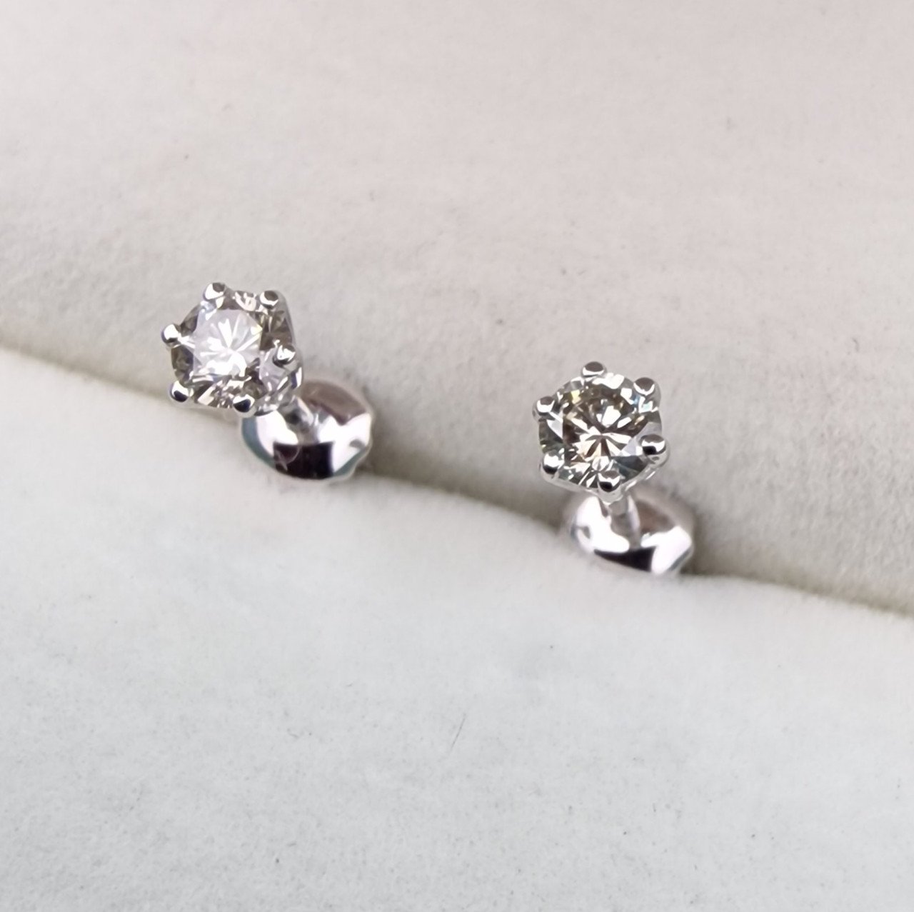 Серьги Deimantas 103384005 0,95гр 0,35ct. купить,NaN