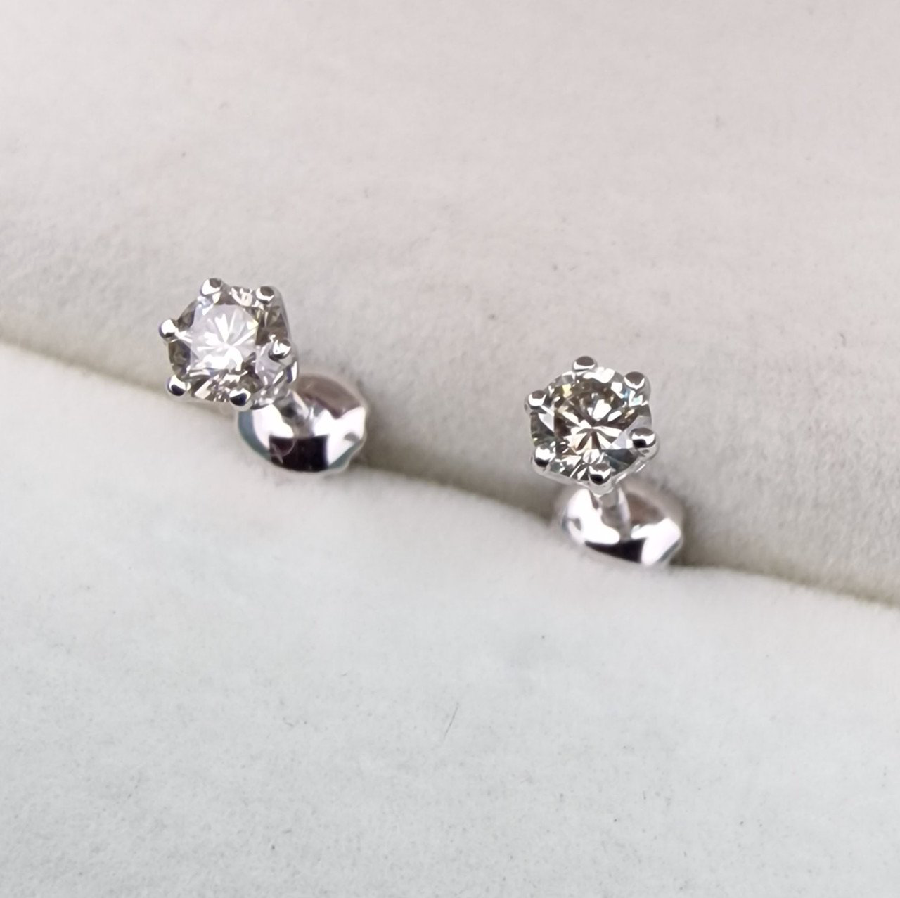 Серьги Deimantas 103384005 0,95гр 0,35ct. купить,NaN