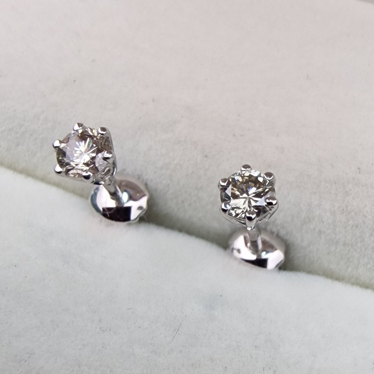 Серьги Deimantas 103384005 0,95гр 0,35ct. купить,NaN