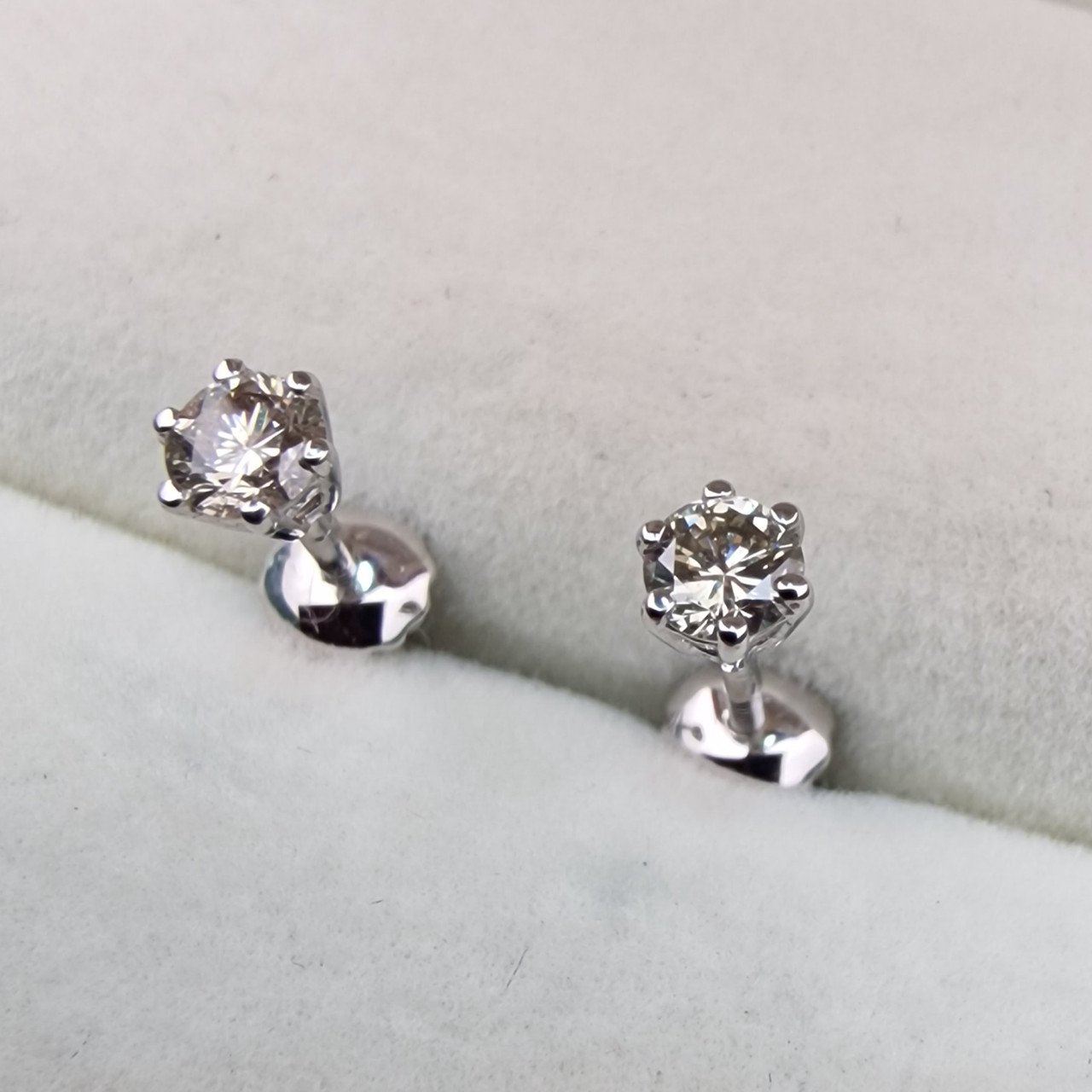 Серьги Deimantas 103384005 0,95гр 0,35ct. купить,NaN
