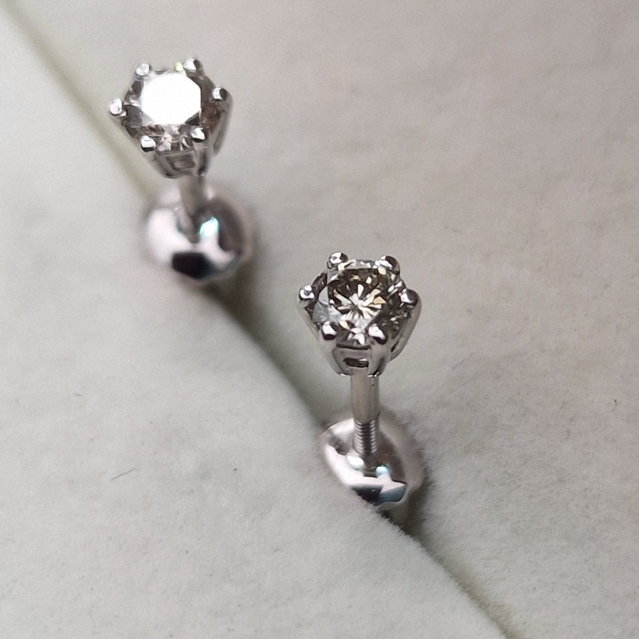 Серьги Deimantas 103384005 0,95гр 0,35ct. купить,NaN