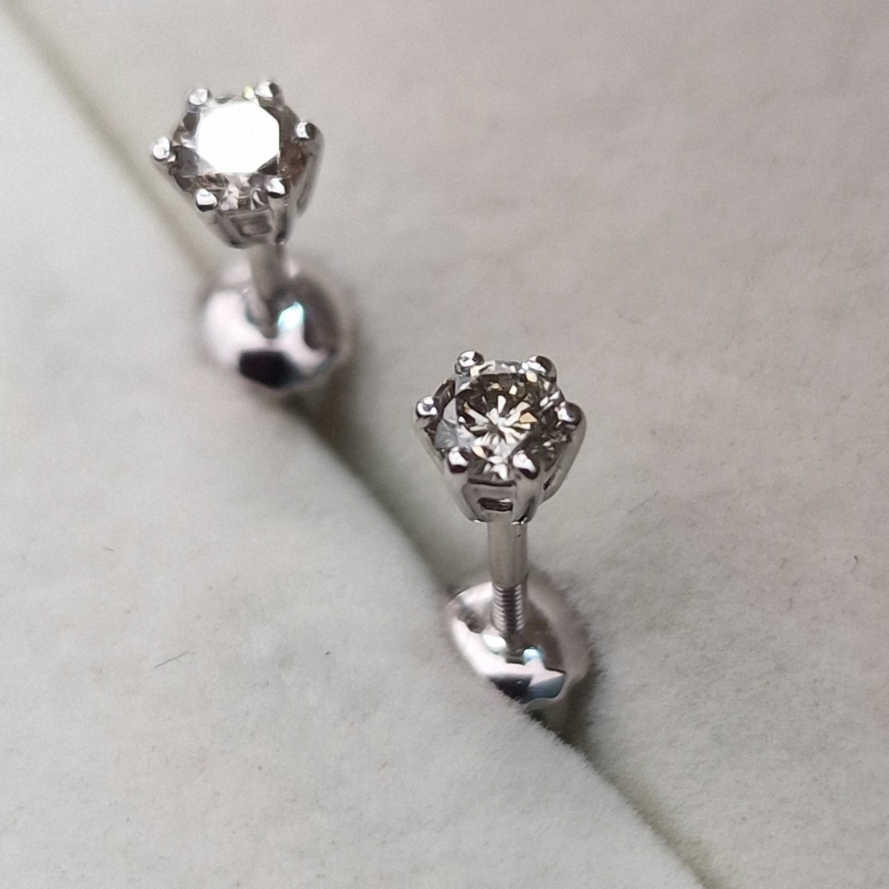 Серьги Deimantas 103384005 0,95гр 0,35ct. купить,NaN