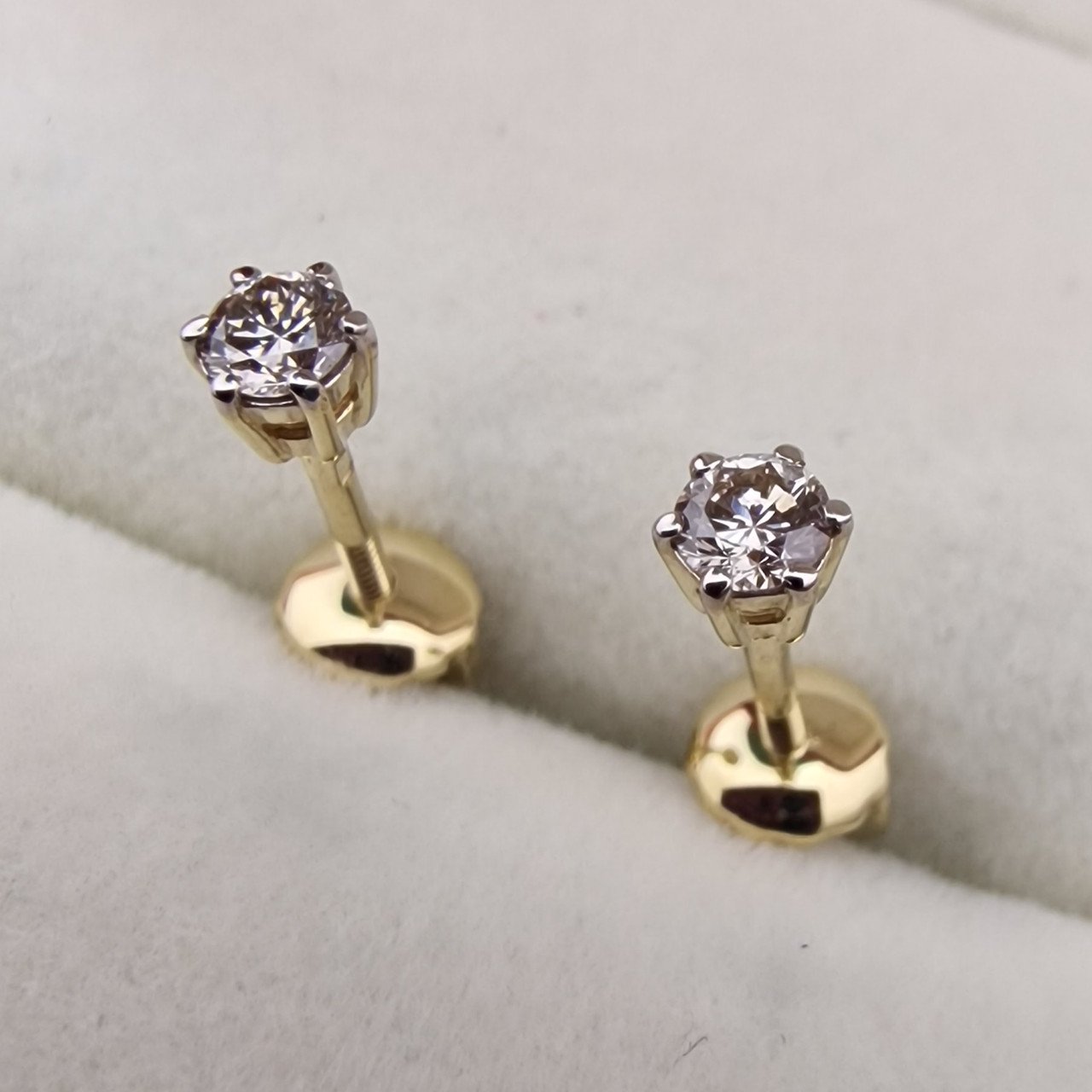 Серьги Deimantas 103384026 0,9гр 0,18ct. купить,NaN