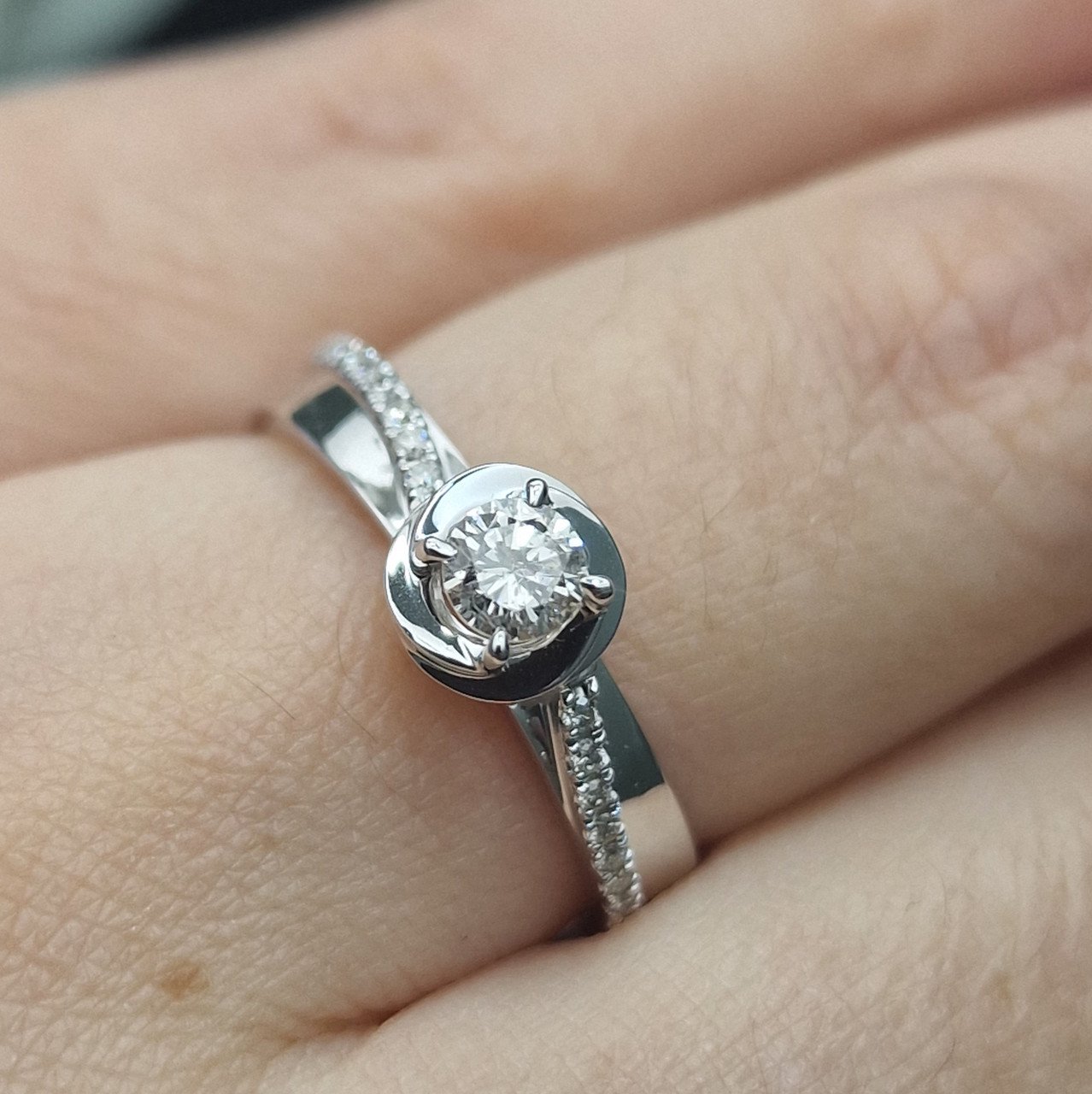 Кольцо Deimantas 104832560 17,5р 3,67гр 0,31ct. купить,NaN