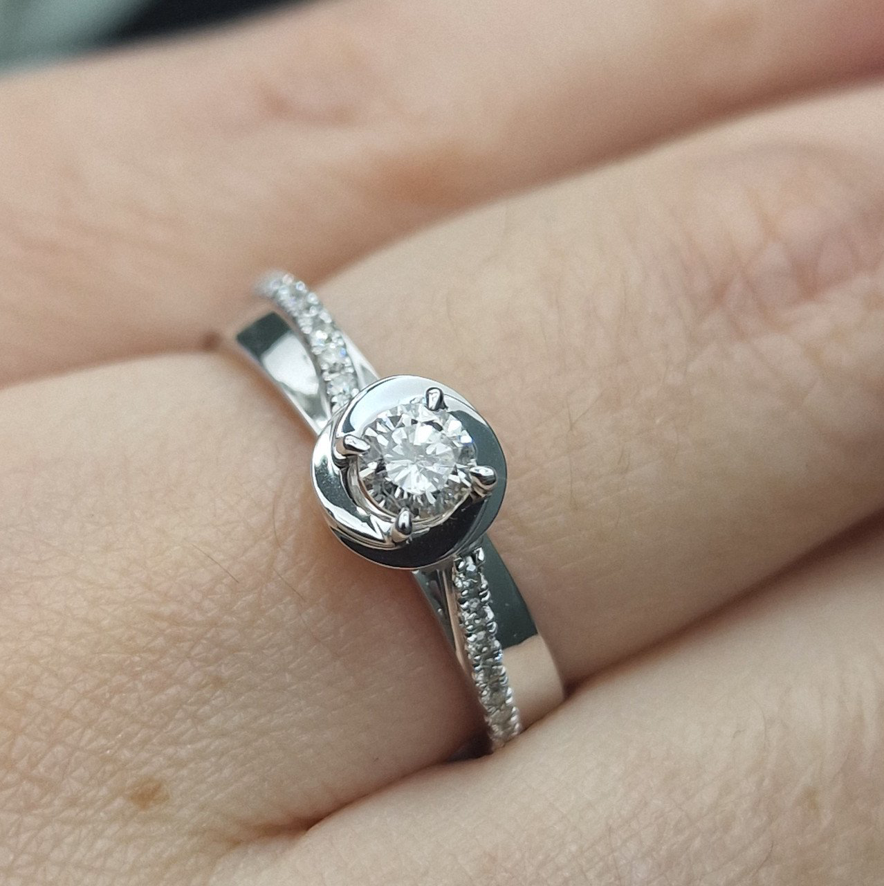 Кольцо Deimantas 104832560 17,5р 3,67гр 0,31ct. купить,NaN