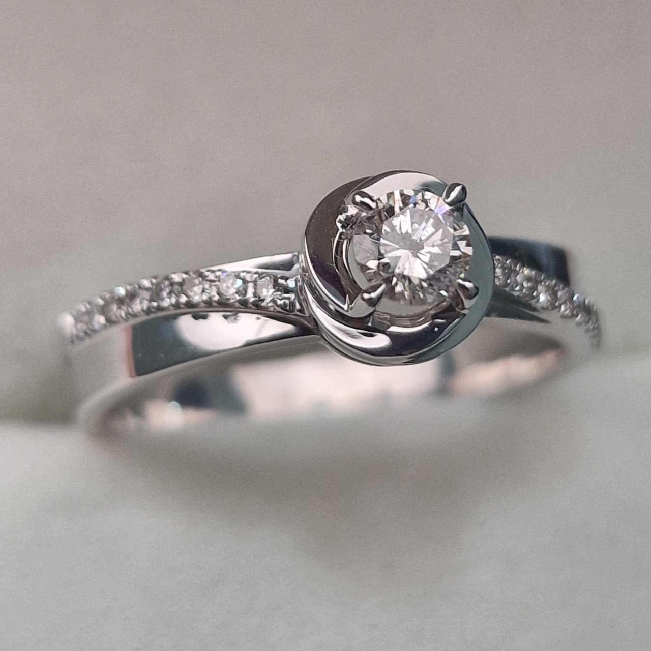 Кольцо Deimantas 104832560 17,5р 3,67гр 0,31ct. купить,NaN