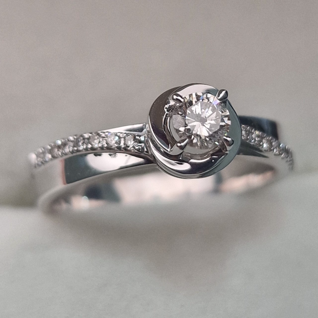 Кольцо Deimantas 104832560 17,5р 3,67гр 0,31ct. купить,NaN