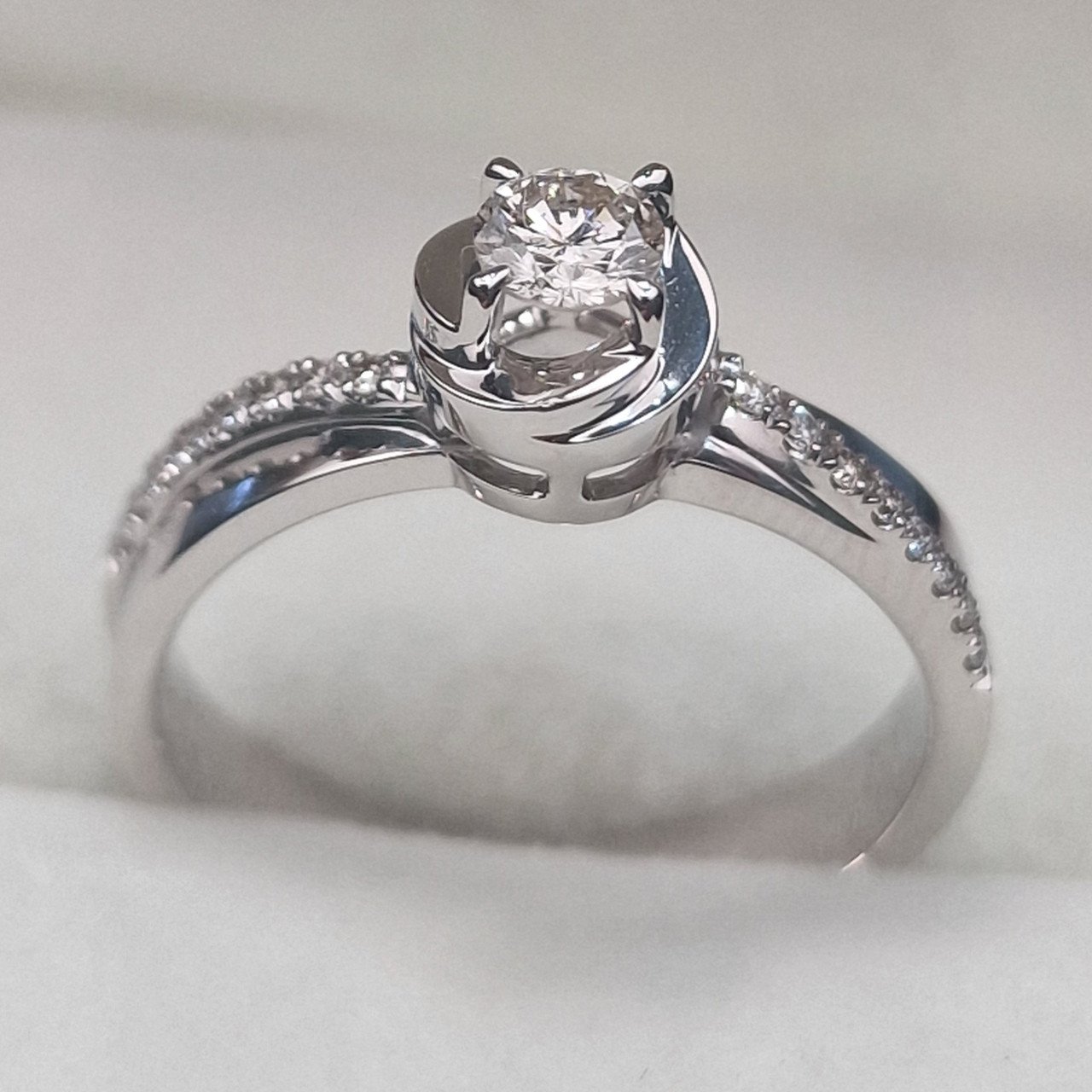 Кольцо Deimantas 104832560 17,5р 3,67гр 0,31ct. купить,NaN