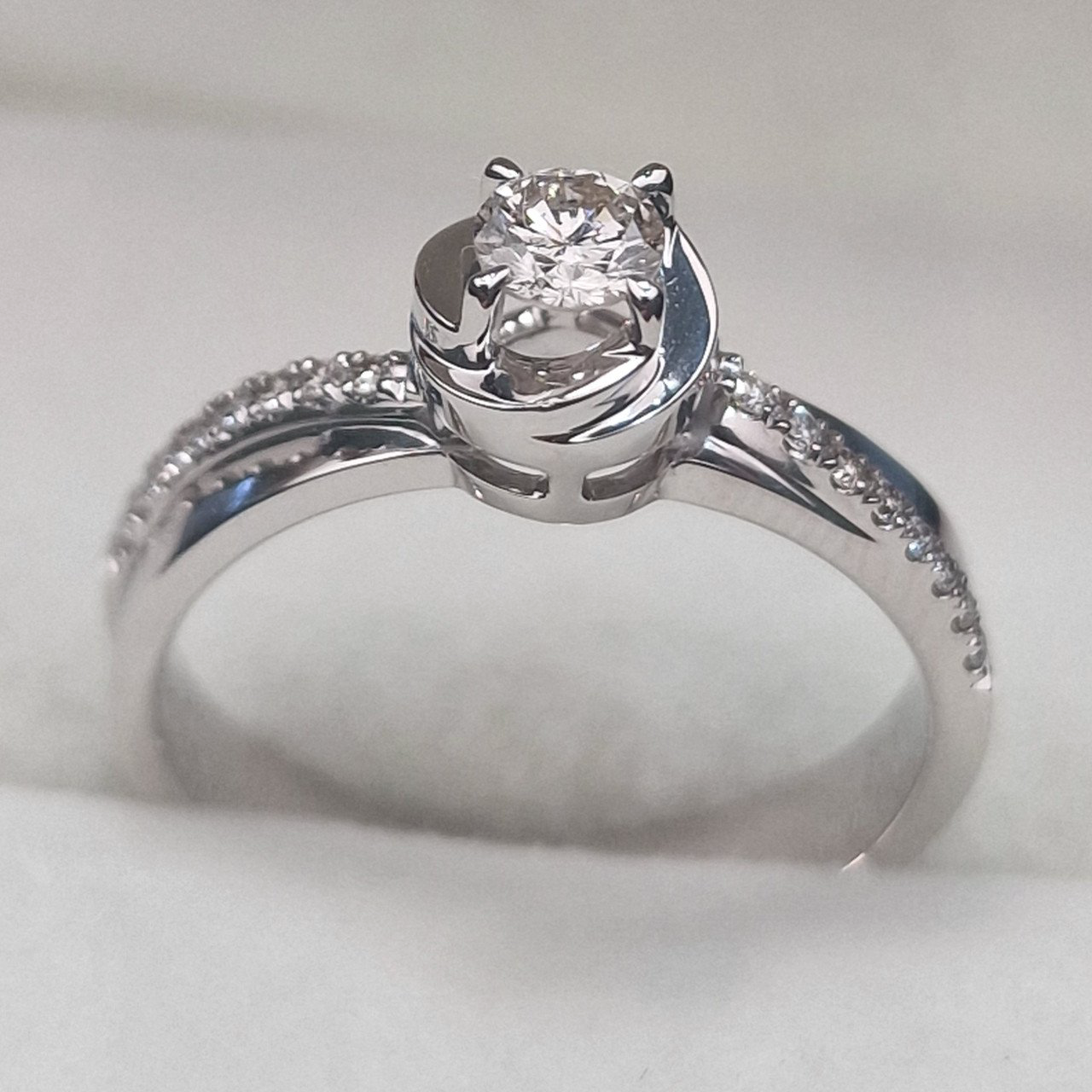 Кольцо Deimantas 104832560 17,5р 3,67гр 0,31ct. купить,NaN