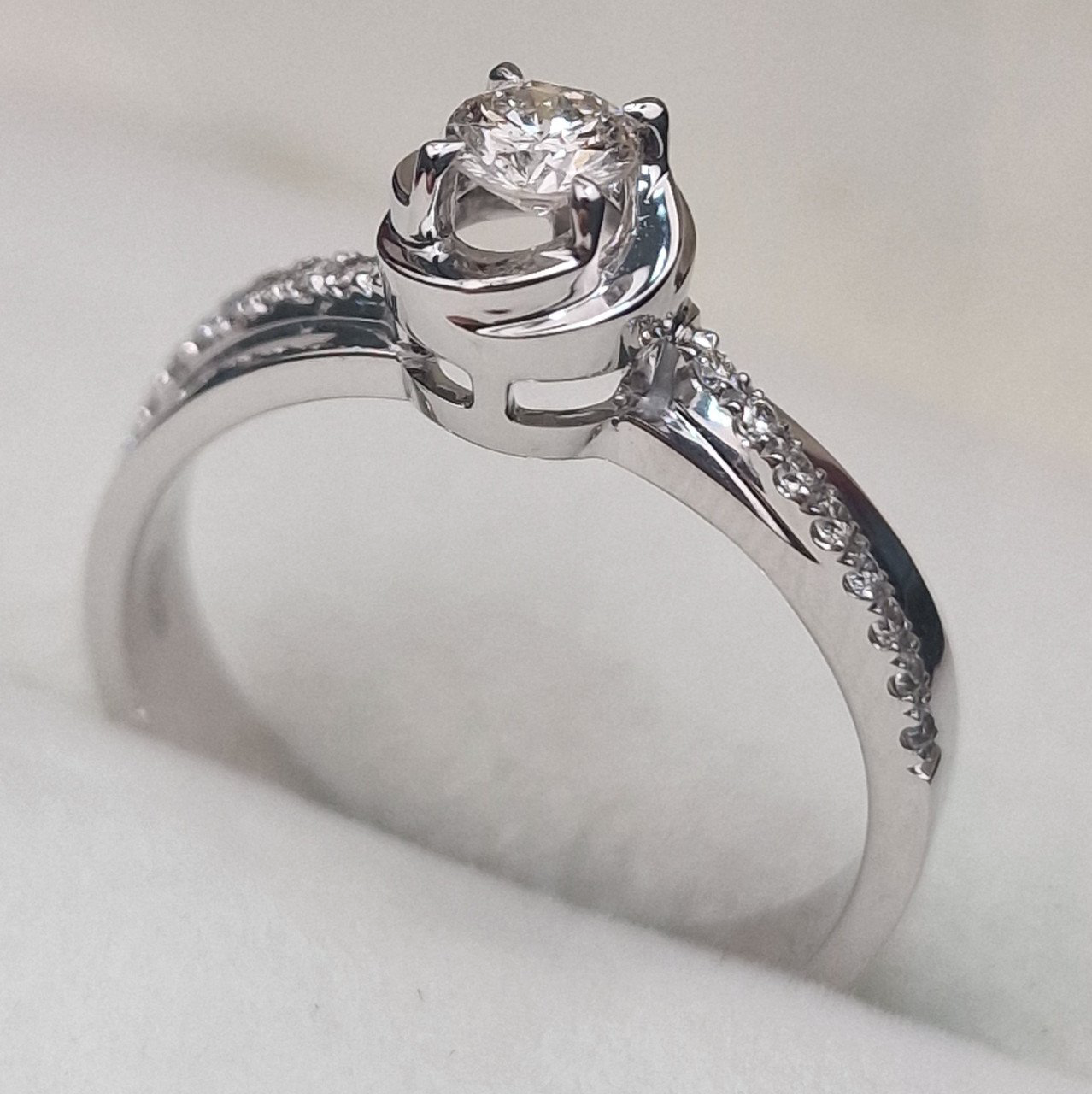 Кольцо Deimantas 104832560 17,5р 3,67гр 0,31ct. купить,NaN