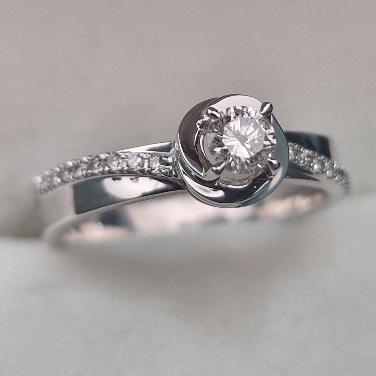 Кольцо Deimantas 104832560 17,5р 3,67гр 0,31ct. купить,NaN