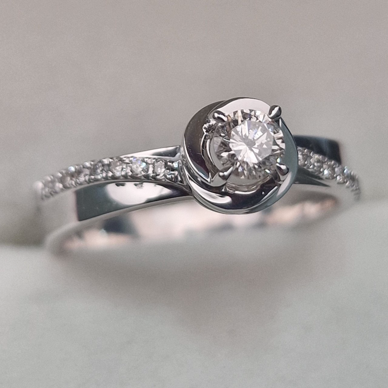 Кольцо Deimantas 104832560 17,5р 3,67гр 0,31ct. купить,NaN